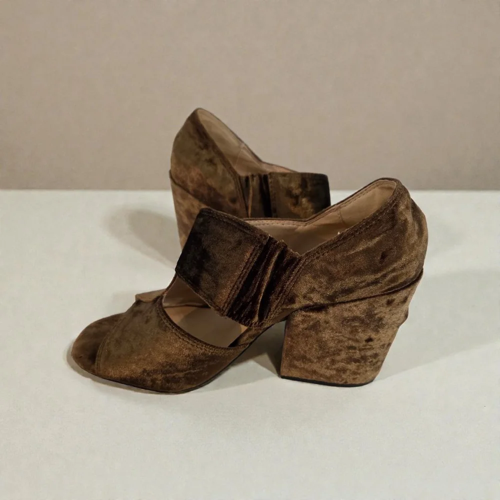 Cabi Olive Velvet Peep Toe Wedges US 7.5